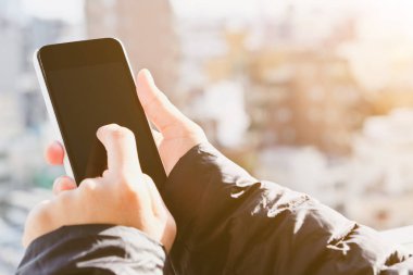  Mobil akıllı telefon kullanma