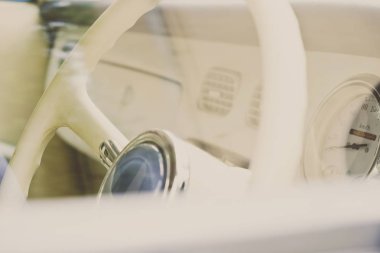 eski model araba iç