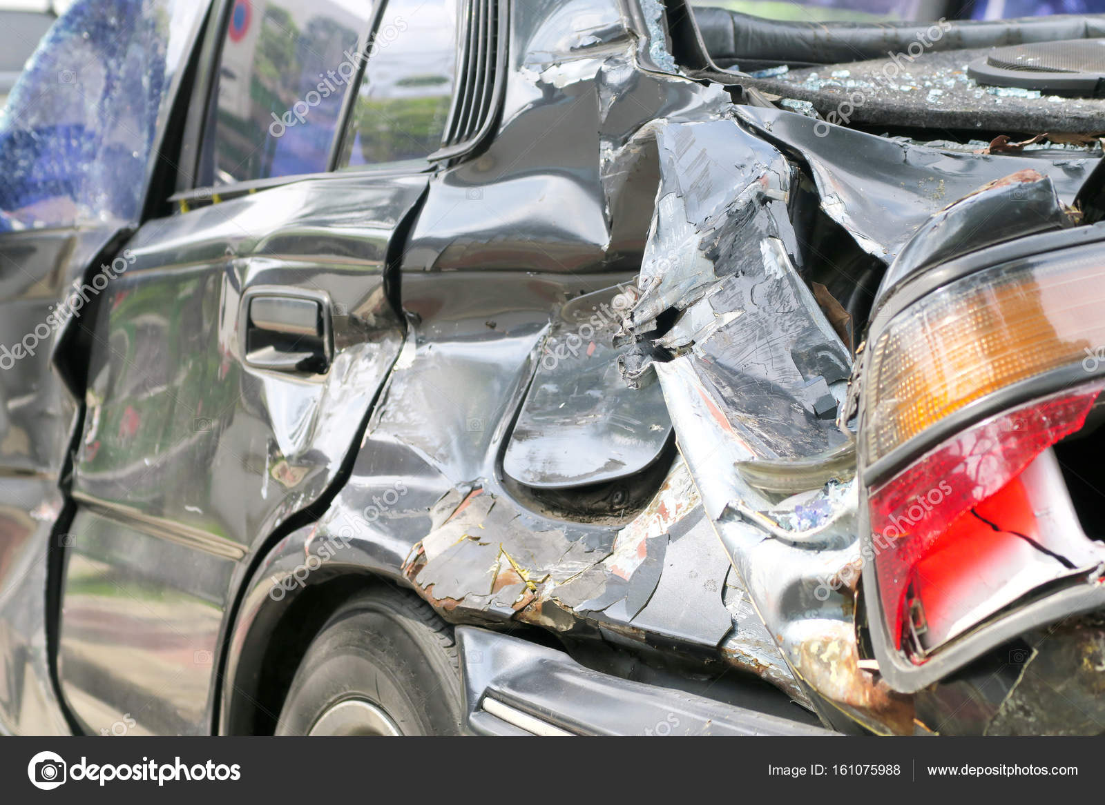 Car Crash background Stock Photo by ©ponsulak 161075988