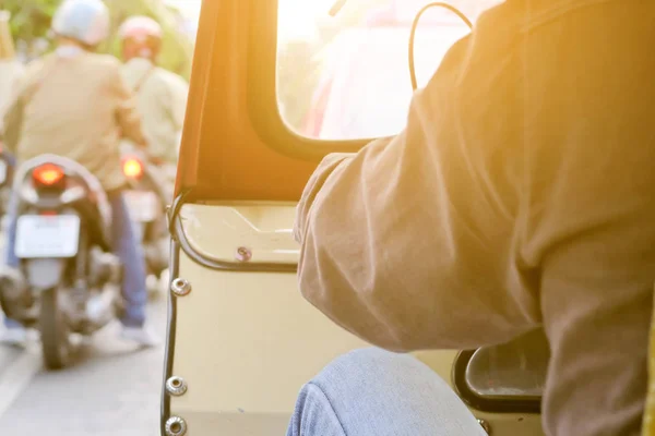 Conductor de tuktuk en Bangkok — Foto de Stock