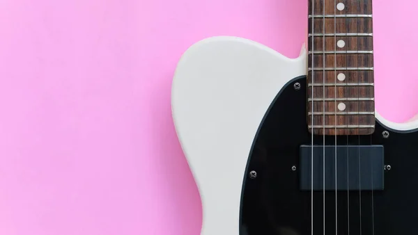 Detalle Guitarra Eléctrica Sobre Fondo Rosa — Foto de Stock