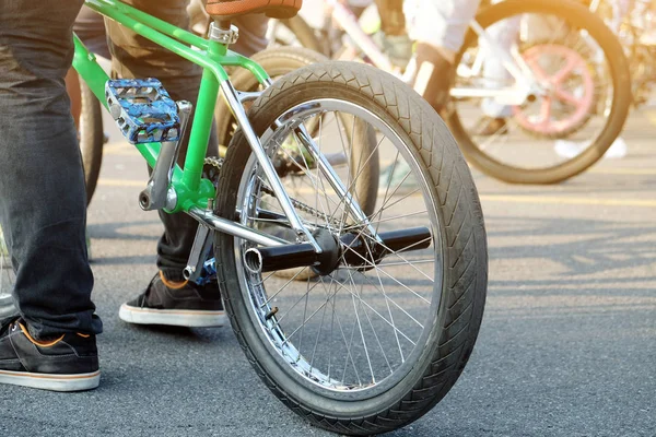 Młody Bmx Rower Rider — Zdjęcie stockowe