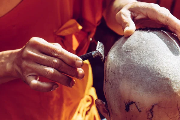 Ceremonin För Rakning Håret Buddistisk Ordination — Stockfoto