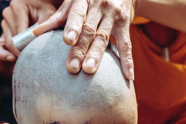 Ceremonin För Rakning Håret Buddistisk Ordination — Stockfoto