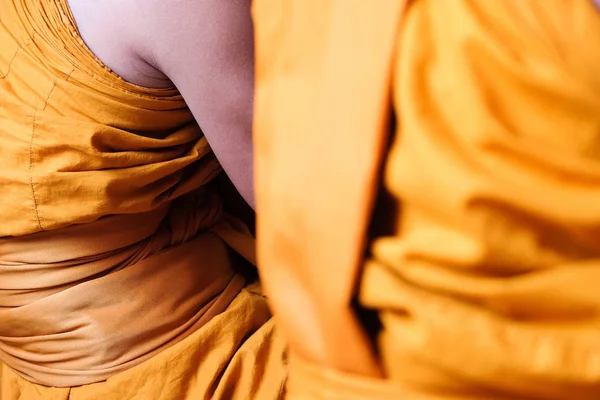 Budist Rahipler Sarı Bornoz Closeup Budist Rahip Üzerinde — Stok fotoğraf
