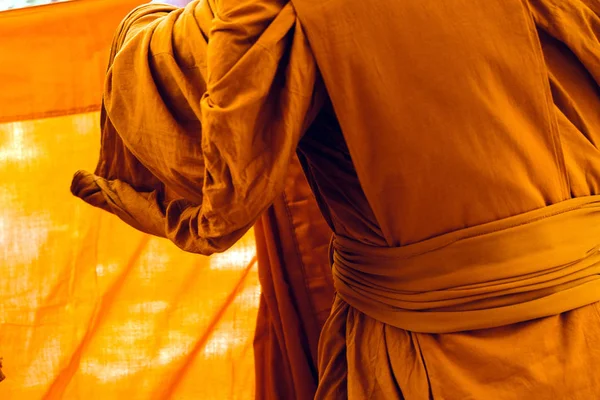 Sárga Ruhát Buddhista Szerzetesek Közelkép Buddhista Szerzetes — Stock Fotó