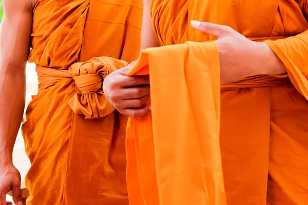 Gul Mantel Buddhistiska Munkar Närbild Buddhistisk Munk — Stockfoto