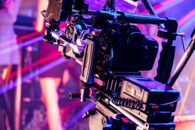Film endüstrisi. Profesyonel kamera arkaplanı ile çekim