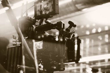 Film endüstrisi. Profesyonel kamera arkaplanı ile çekim