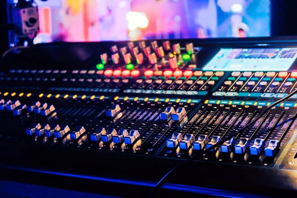 Close Van Een Audio Mengen Control Panel — Stockfoto