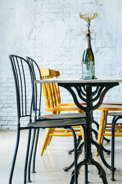 ダイニングルームテーブル椅子家具の装飾 — ストック写真