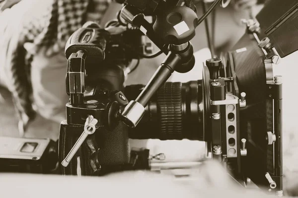 Film endüstrisi. Profesyonel kamera arkaplanı ile çekim
