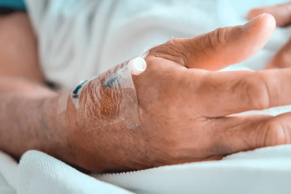 Sjukvård Närbild Dropp Patientens Hand Sjukhus — Stockfoto