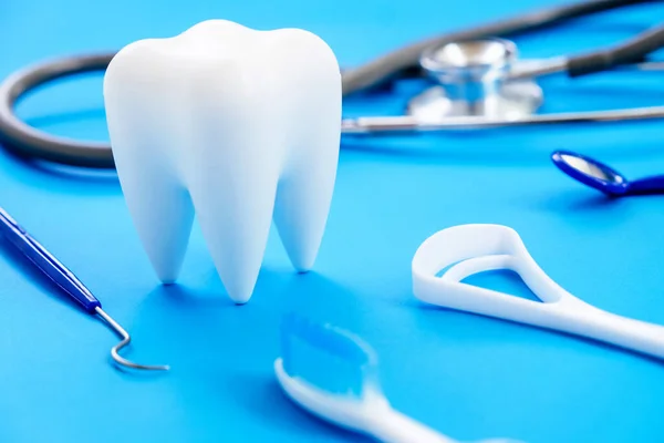 Modello Dentale Attrezzatura Dentale Sfondo Blu Immagine Concettuale Sfondo Dentale — Foto Stock