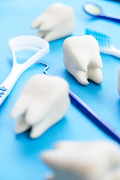 Modello Dentale Attrezzatura Dentale Sfondo Blu Immagine Concettuale Sfondo Dentale — Foto Stock