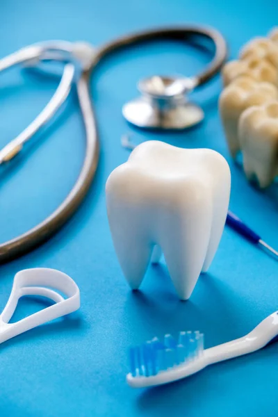 Modelo Odontológico Equipamentos Odontológicos Fundo Azul Imagem Conceitual Fundo Dental — Fotografia de Stock
