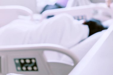 Hastane yatağında yatan yaşlı hastaların soyut bulanıklığı