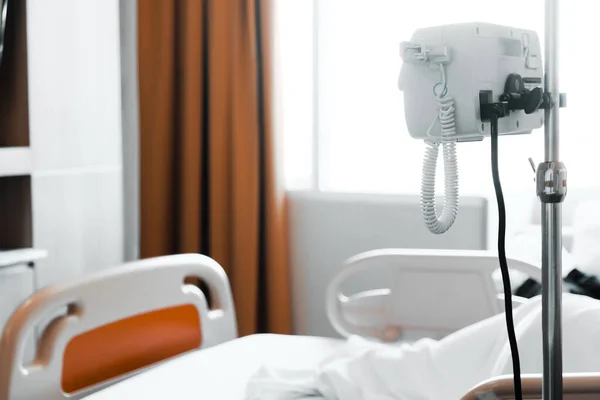 Bild Einer Infusionspumpe Mit Älteren Patienten Krankenhausbett — Stockfoto