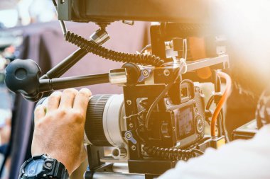 Profesyonel kamera ekipmanları, film yapım ekibi.