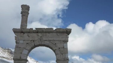 Sagalassos Türkiye 'nin en iyi korunmuş antik kentlerinden biridir. Türkiye 'nin güneybatısında yer almaktadır.