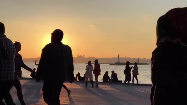 Rush Hour Στην Προβλήτα Kadikoy Ηλιοβασίλεμα Κωνσταντινούπολη Τουρκία — Αρχείο Βίντεο