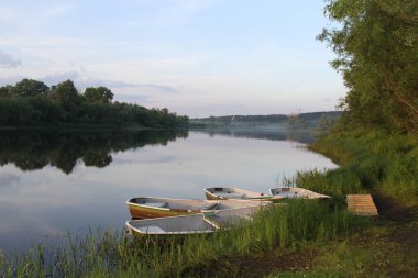 Oka Nehri kıyısında
