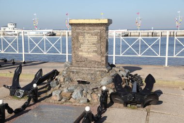 Anıt San köprübaşı savunucuları Baltık filosunun denizciler için.