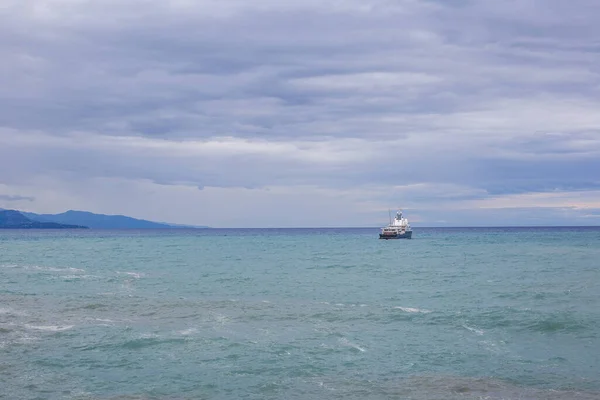 Sea view and mountains antibes France with ship — Stock Photo, Image