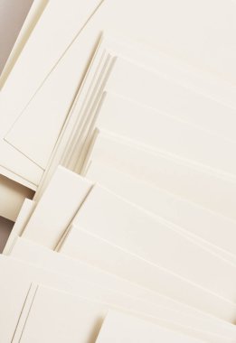 beyaz arkaplan üzerine sayfa.