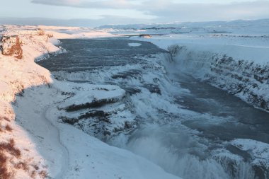 İzlandalı yataygullfoss Şelalesi
