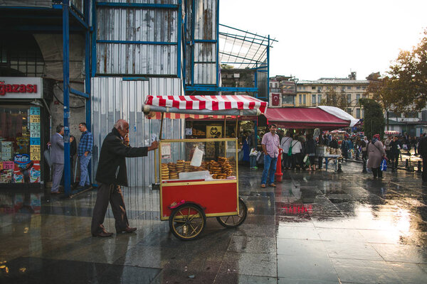 Уличный рынок
