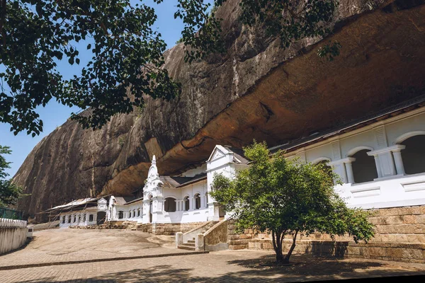 Vista Panorâmica Edifício Com Montanha Atrás Dambulla Sri Lanka — Fotos gratuitas