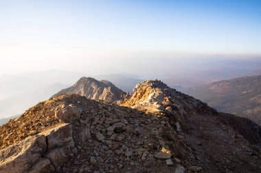 Kayalık Dağlar