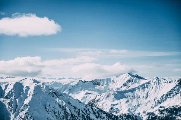 Belos picos de montanha cobertos de neve na área de esqui mayrhofen, Áustria — Fotografia de Stock