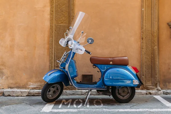Retro scooter — Stock Photo