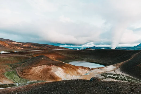 Lago volcánico - foto de stock