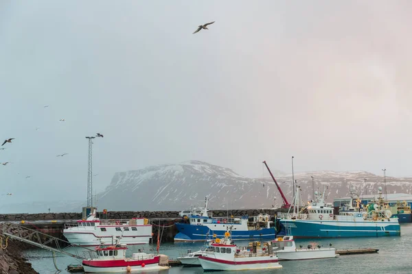 Navires dans le port — Photo de stock