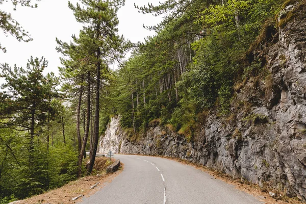 Camino de montaña - foto de stock