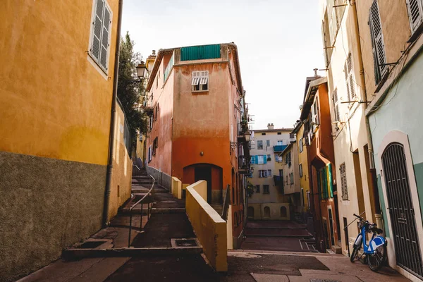 Rue divisée — Photo de stock