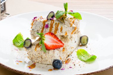 tatlı - dondurma ve taze çilek