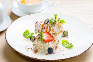 tatlı - dondurma ve taze çilek