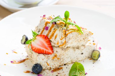 tatlı - dondurma ve taze çilek