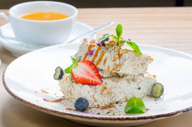 tatlı - dondurma ve taze çilek