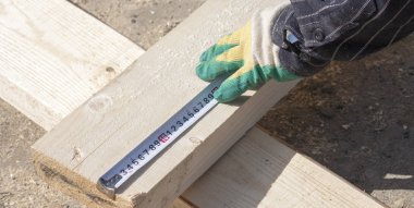 Çatı ahşap bir çerçeve inşaatı.