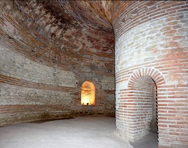 Ahyolu, Bulgaristan town yakınındaki antik kubbe mezar. Zengin bir Trakyalı aile Türbesi için hizmet ve Balkan Yarımadası üzerinde bir tür biridir.