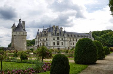 Castle, Chenonceau, Loire bölgesi, Fransa. 27 Haziran 2017 ek. Caterina de bahçeleri tarafındaki Kale Görünümü ' Medici