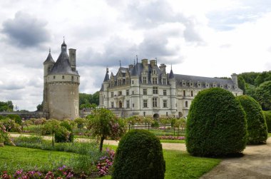 Castle, Chenonceau, Loire bölgesi, Fransa. 27 Haziran 2017 ek. Caterina de bahçeleri tarafındaki Kale Görünümü ' Medici