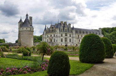 Castle, Chenonceau, Loire bölgesi, Fransa. 27 Haziran 2017 ek. Caterina de bahçeleri tarafındaki Kale Görünümü ' Medici