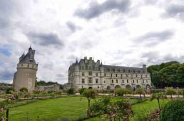 Castle, Chenonceau, Loire bölgesi, Fransa. 27 Haziran 2017 ek. Caterina de bahçeleri tarafındaki Kale Görünümü ' Medici