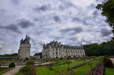 Castle, Chenonceau, Loire bölgesi, Fransa. 27 Haziran 2017 ek. Caterina de bahçeleri tarafındaki Kale Görünümü ' Medici